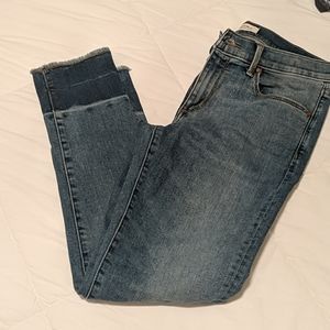Banana Republic Skinny Jeans. Raw Hem size 27S